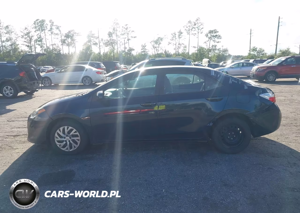 2017 Toyota Corolla Le VIN:5YFBURHE0HP732390 - 14