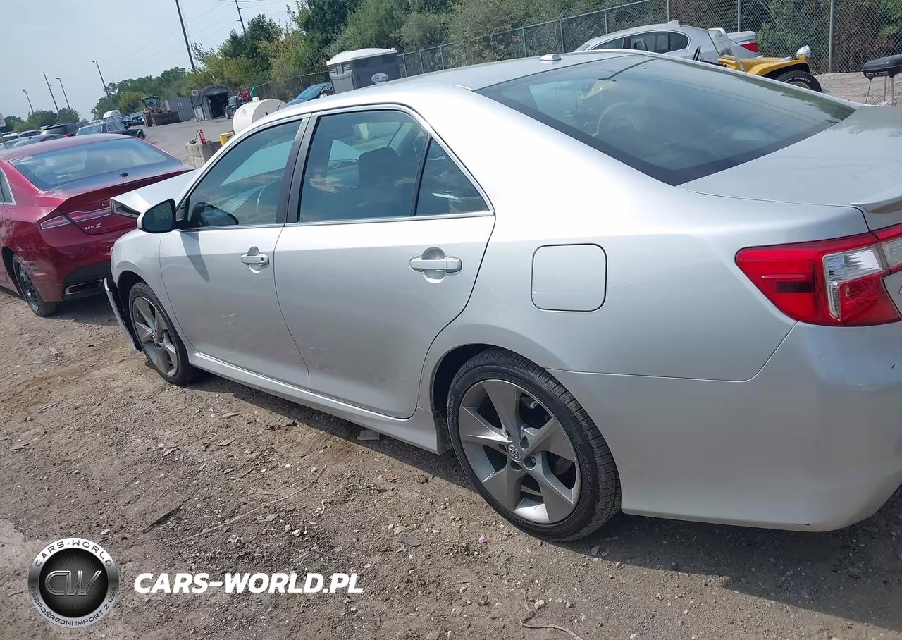 2014 Toyota Camry Se Sport VIN:4T1BF1FK1EU834022 - 14