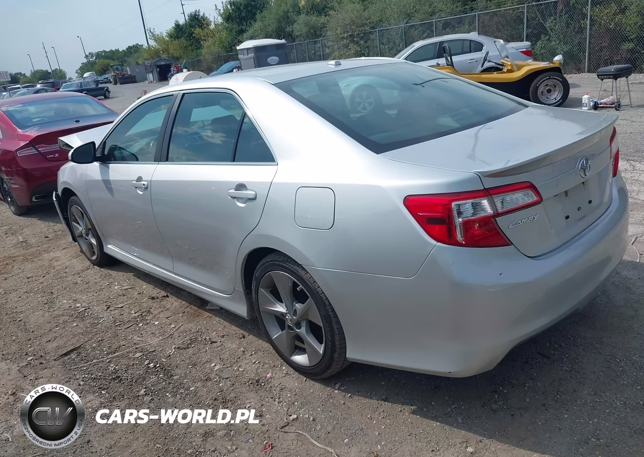 2014 Toyota Camry Se Sport VIN:4T1BF1FK1EU834022 - 3