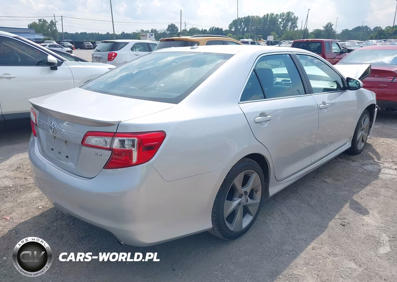 2014 Toyota Camry Se Sport VIN:4T1BF1FK1EU834022 - 4