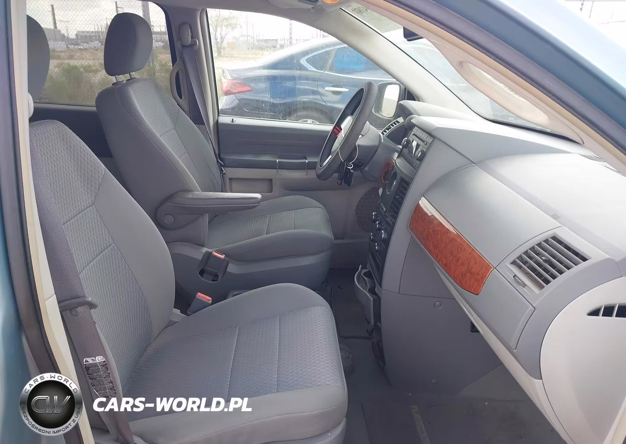 2008 Chrysler Town & Country Lx VIN:2A8HR44H58R757003 - 5