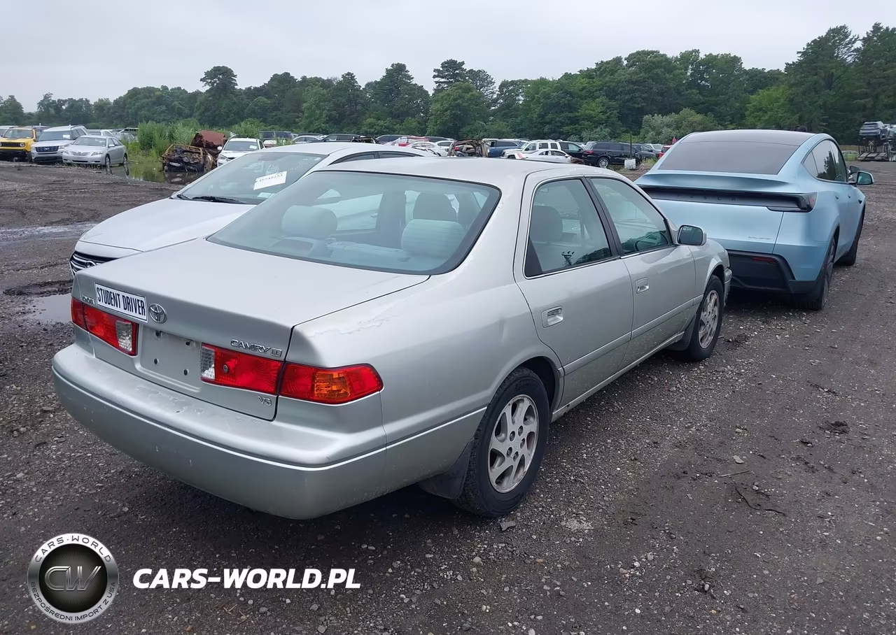 2000 Toyota Camry Le V6 VIN:4T1BF22K7YU111100 - 4