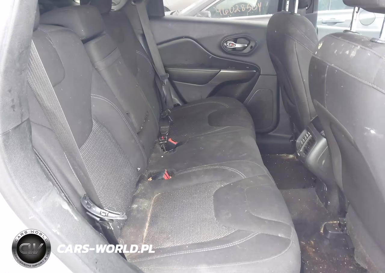 2019 Jeep Cherokee Latitude Fwd VIN:1C4PJLCB8KD205300 - 8