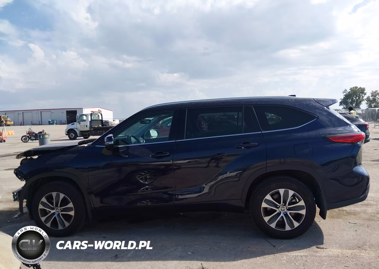 2022 Toyota Highlander Xle VIN:5TDHZRBH1NS566589 - 15
