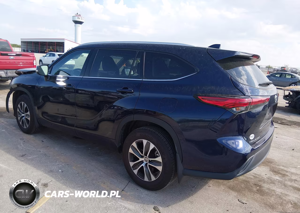 2022 Toyota Highlander Xle VIN:5TDHZRBH1NS566589 - 3