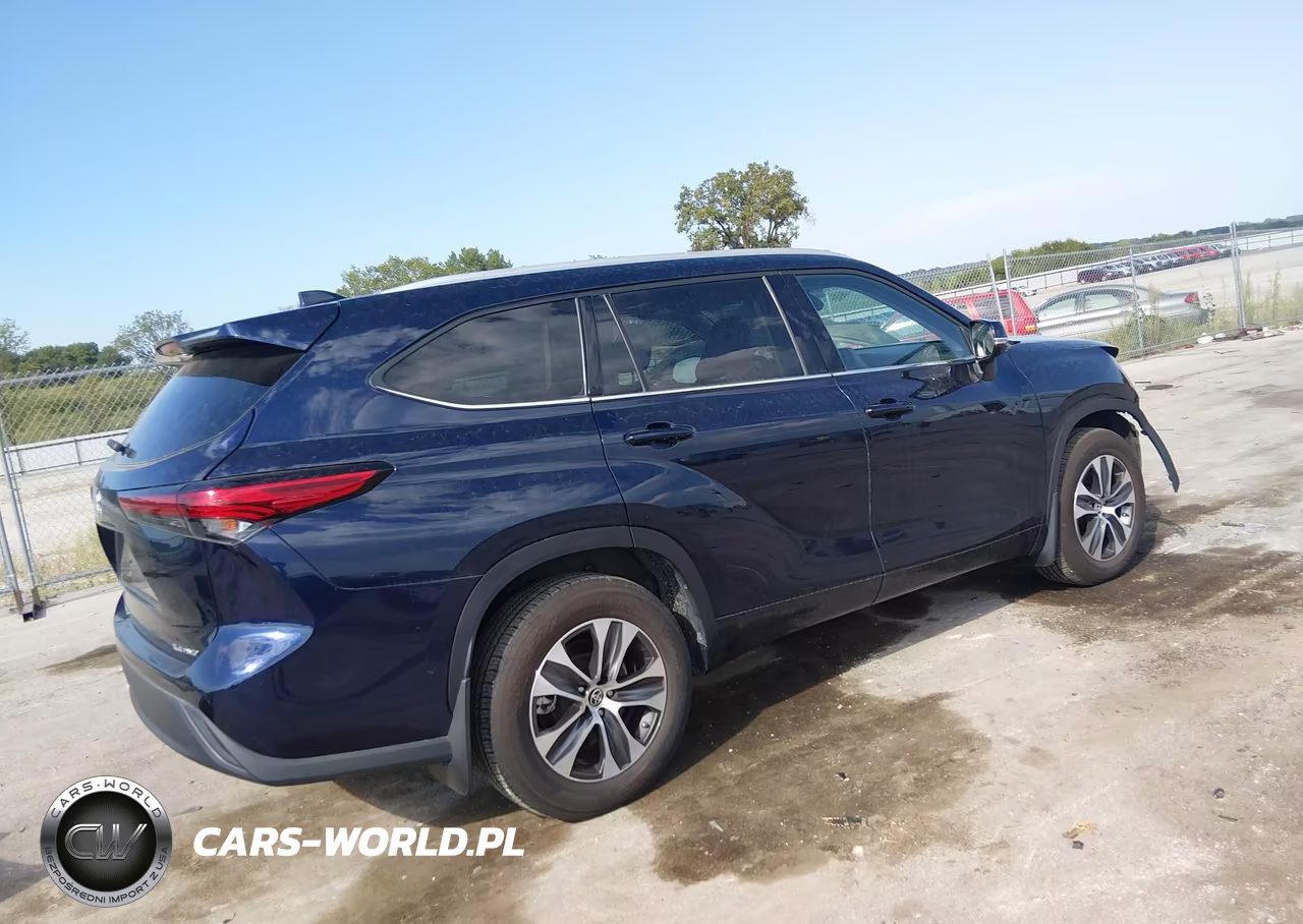 2022 Toyota Highlander Xle VIN:5TDHZRBH1NS566589 - 4