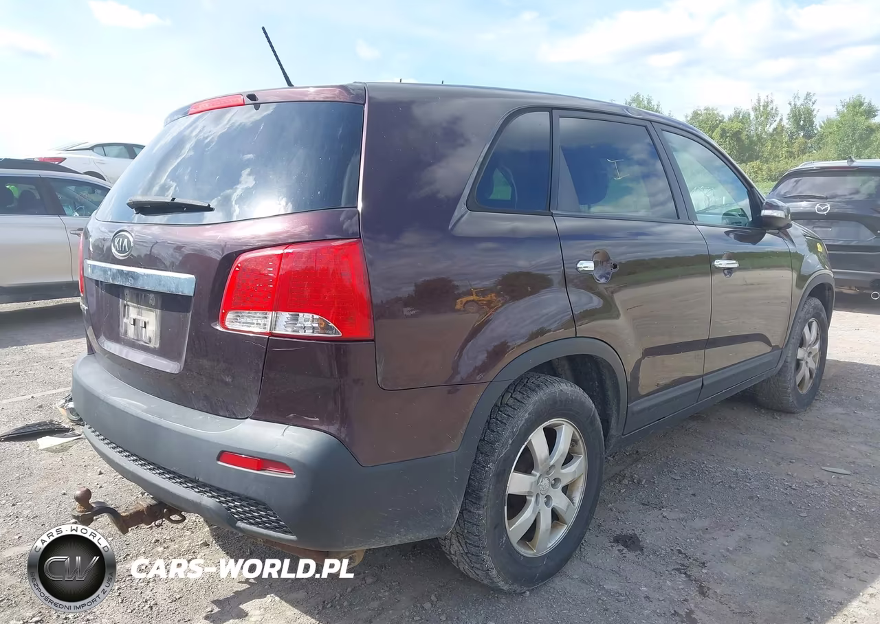 2011 Kia Sorento Lx V6 VIN:5XYKT4A26BG118302 - 4