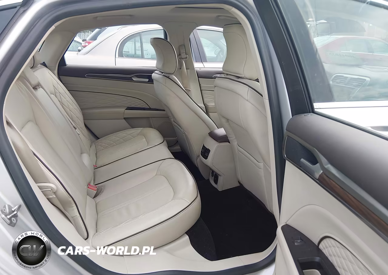 2017 Ford Fusion Platinum VIN:3FA6P0D97HR310663 - 8
