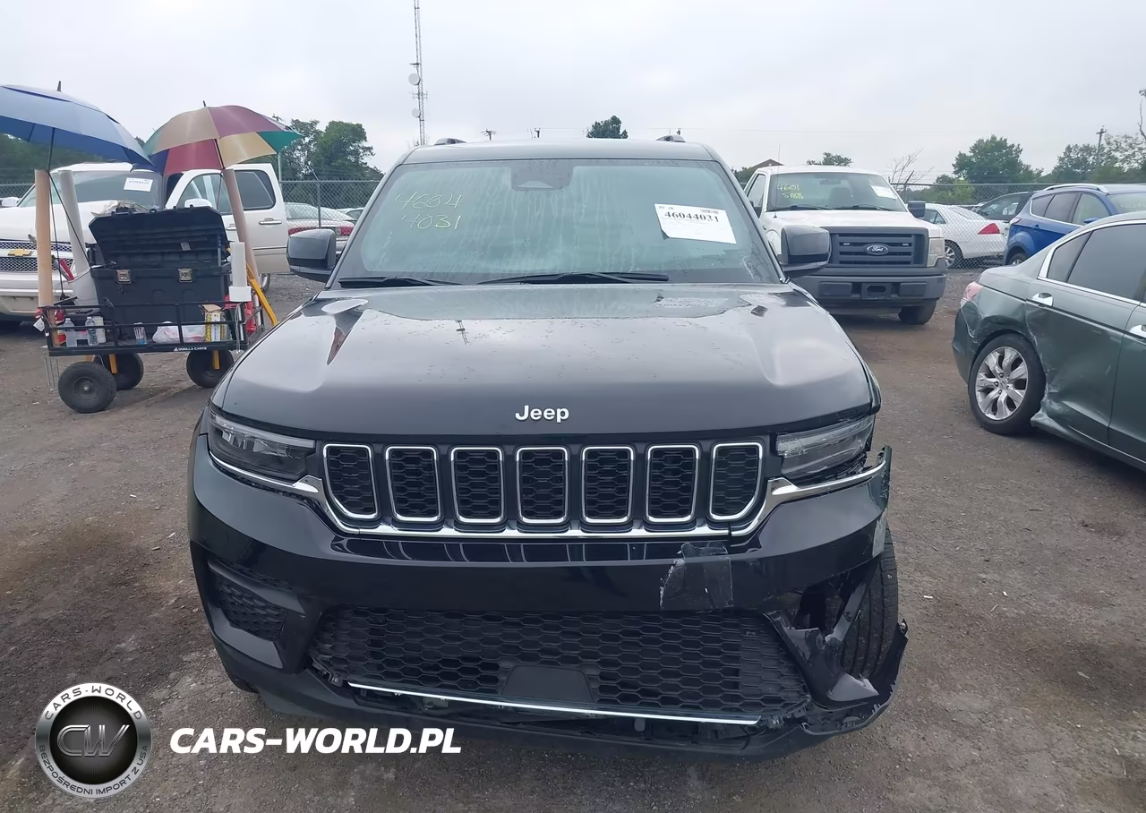 2025 Jeep Grand Cherokee Laredo 4X4 VIN:1C4RJHAG3SC309056 - 12