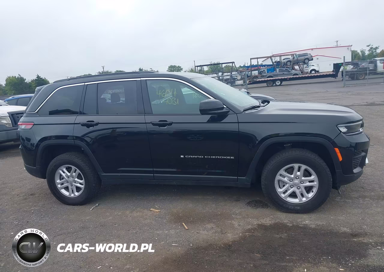 2025 Jeep Grand Cherokee Laredo 4X4 VIN:1C4RJHAG3SC309056 - 13