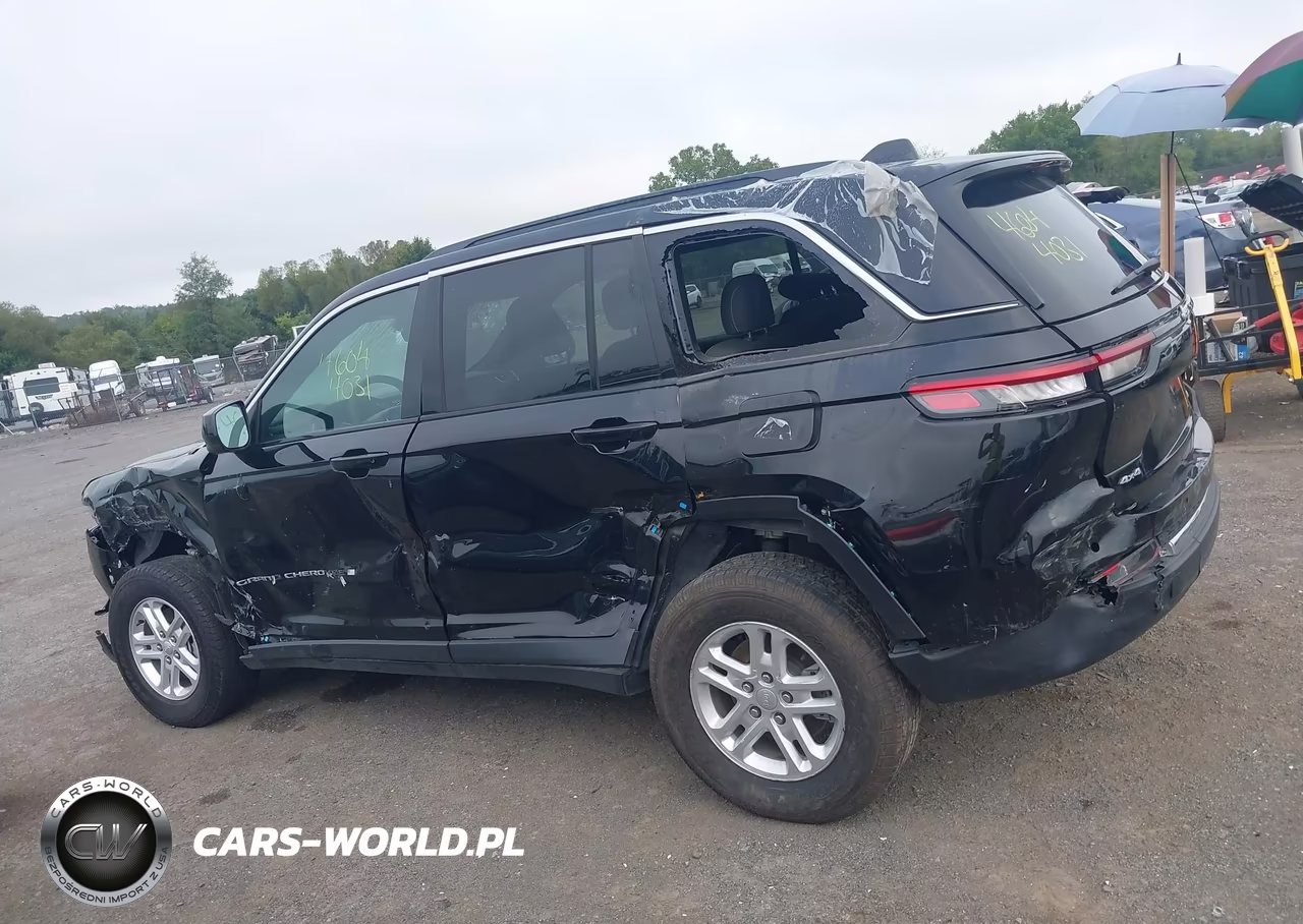 2025 Jeep Grand Cherokee Laredo 4X4 VIN:1C4RJHAG3SC309056 - 14