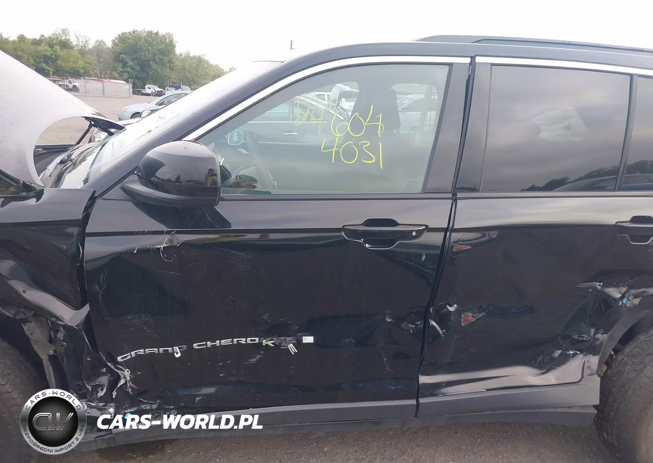 2025 Jeep Grand Cherokee Laredo 4X4 VIN:1C4RJHAG3SC309056 - 18