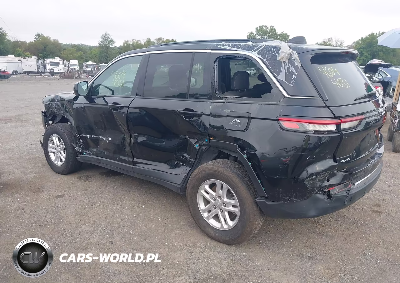 2025 Jeep Grand Cherokee Laredo 4X4 VIN:1C4RJHAG3SC309056 - 3