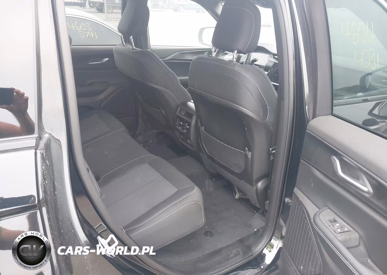 2025 Jeep Grand Cherokee Laredo 4X4 VIN:1C4RJHAG3SC309056 - 8