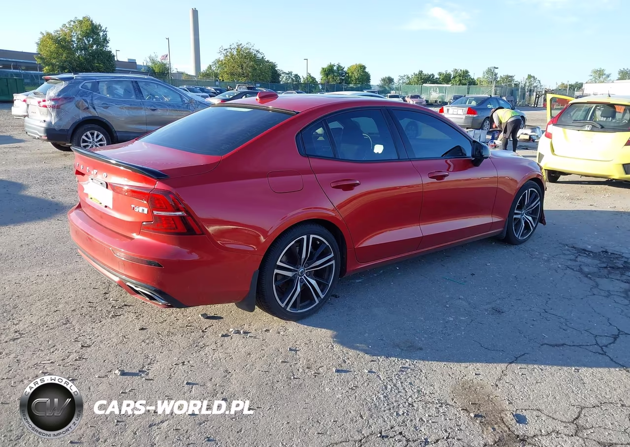 2019 Volvo S60 T6 R-Design VIN:7JRA22TM4KG015332 - 4