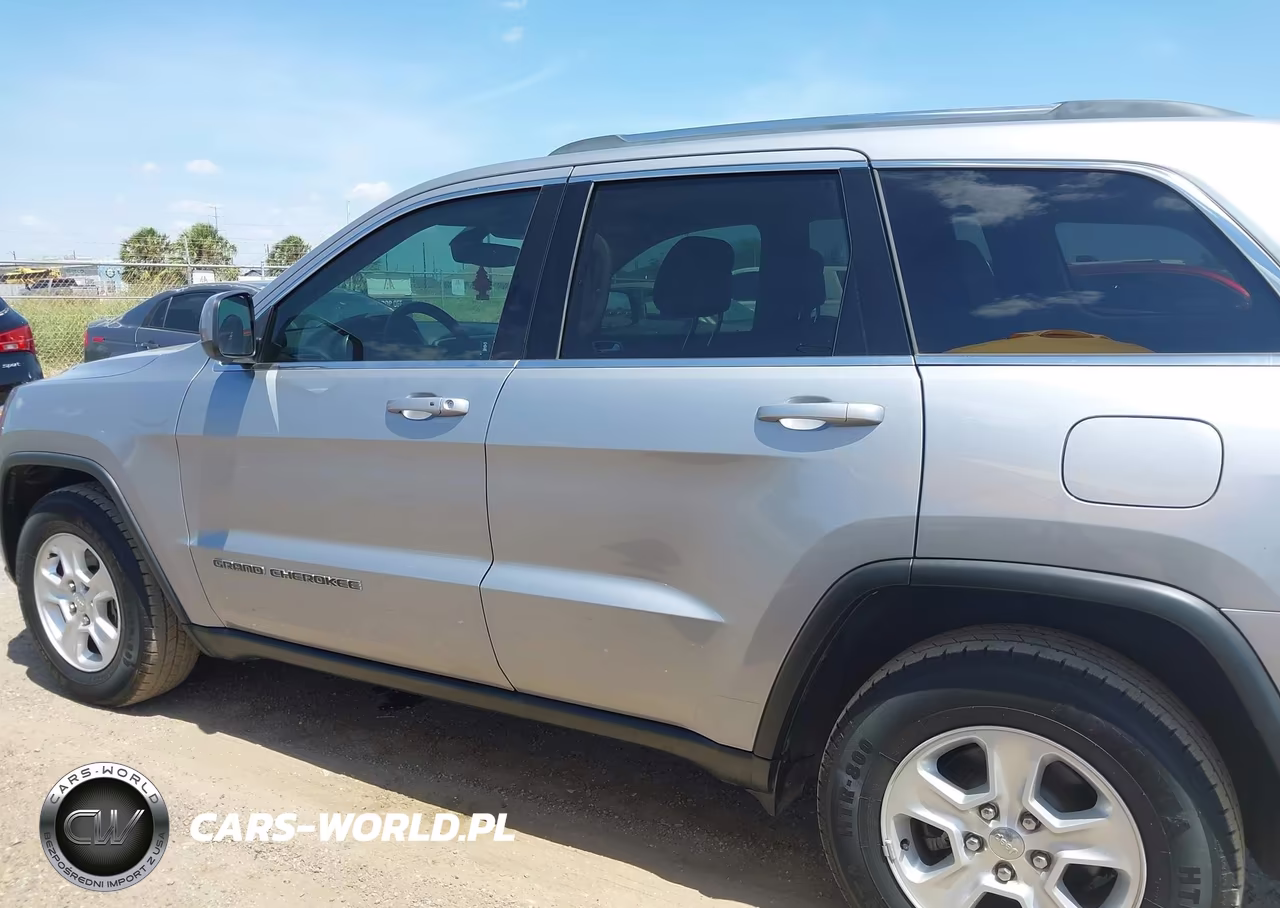 2017 Jeep Grand Cherokee Laredo 4X2 VIN:1C4RJEAG5HC697236 - 14