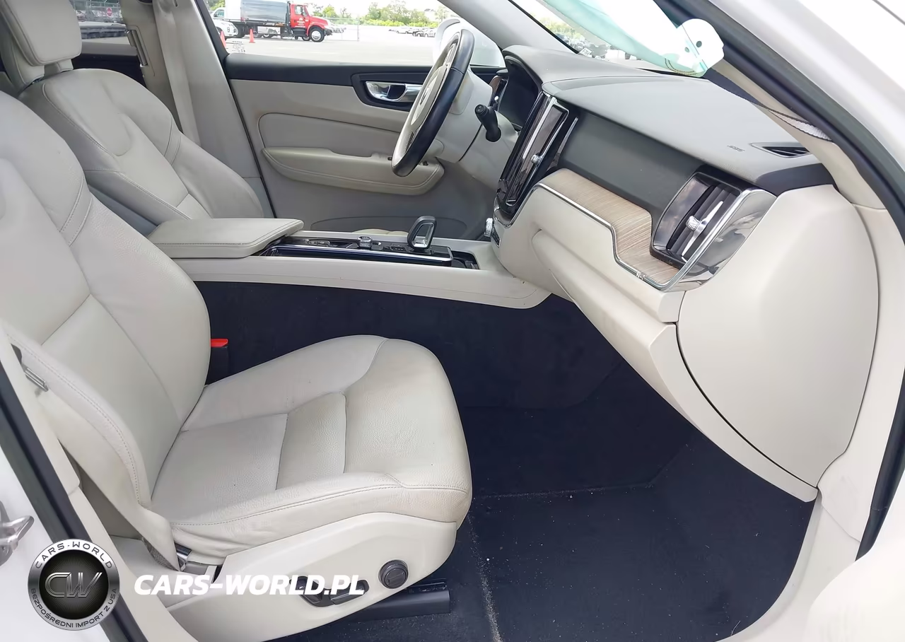 2022 Volvo Xc60 B5 Momentum VIN:YV4L12RK7N1059054 - 5