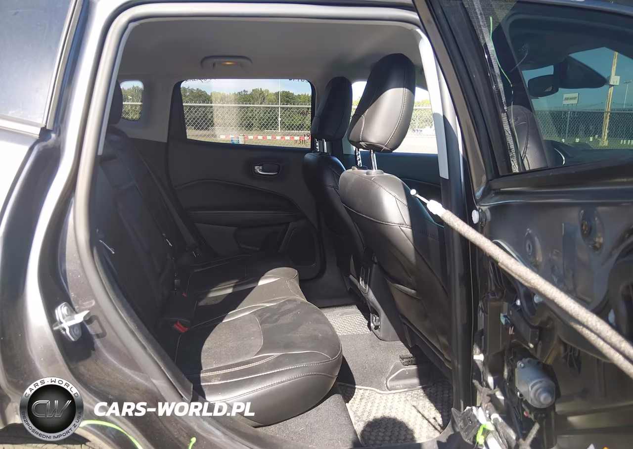 2018 Jeep Compass Latitude 4X4 VIN:3C4NJDBB6JT454640 - 8
