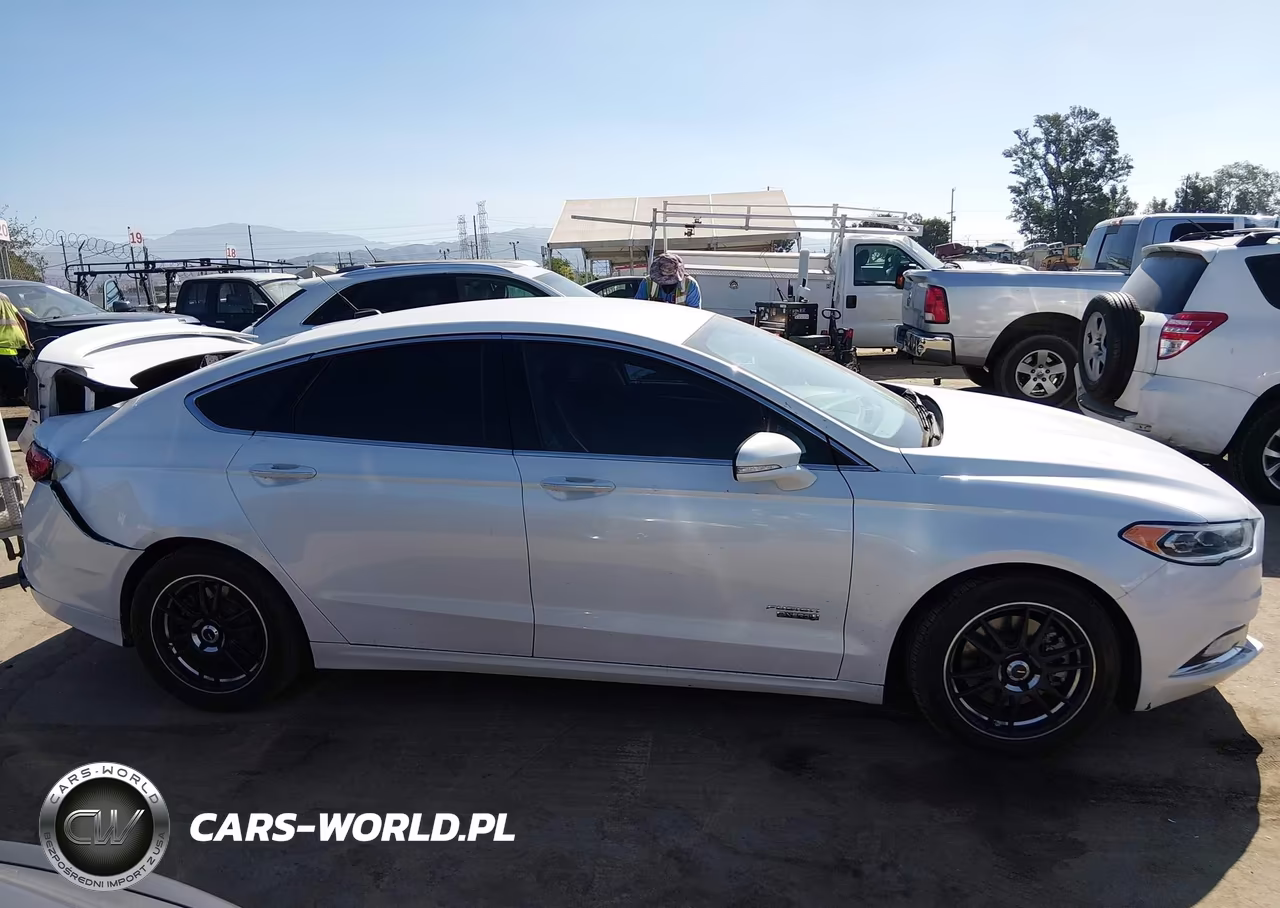 2018 Ford Fusion Energi Platinum-Titanium VIN:3FA6P0SU9JR186943 - 13