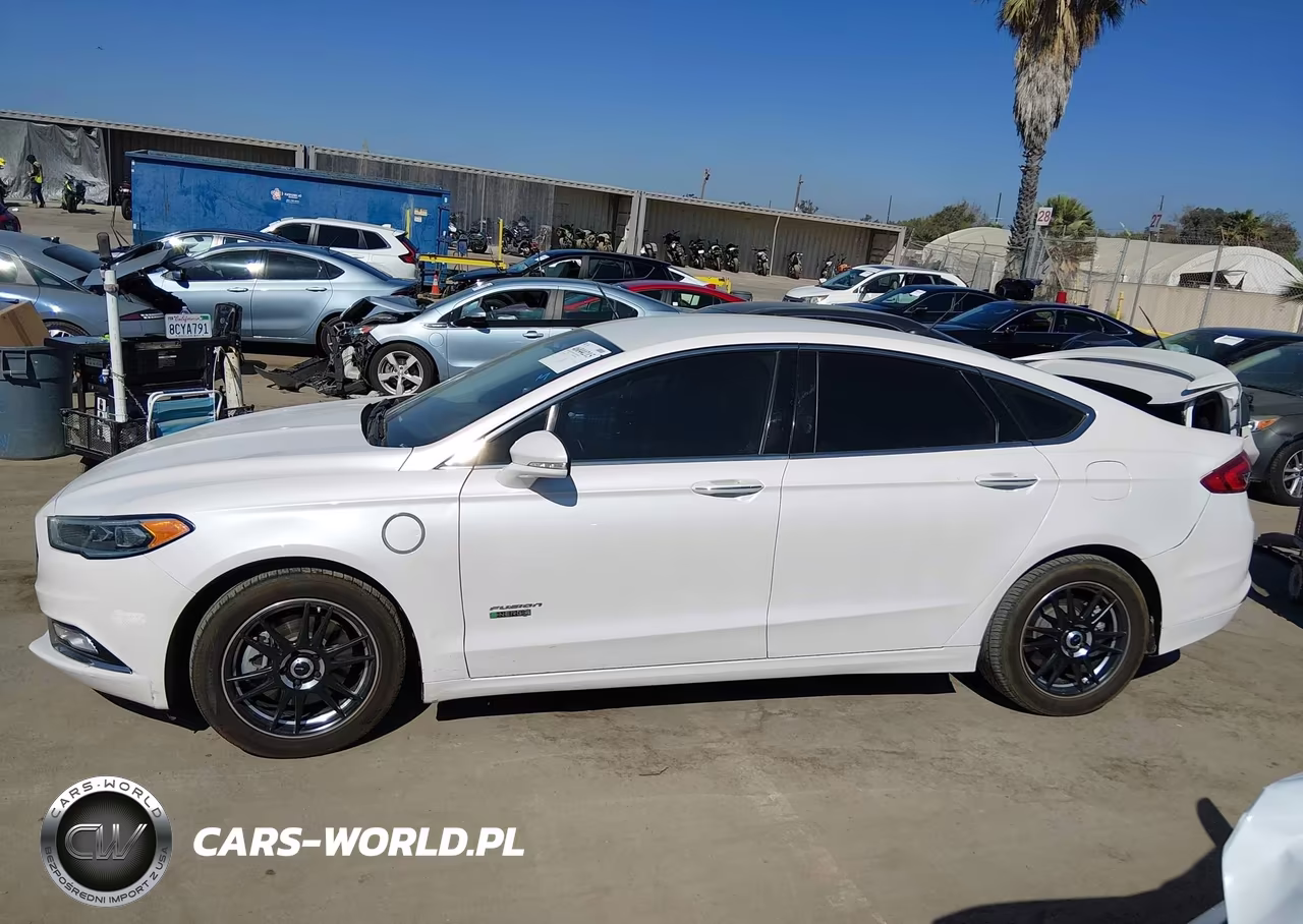 2018 Ford Fusion Energi Platinum-Titanium VIN:3FA6P0SU9JR186943 - 14