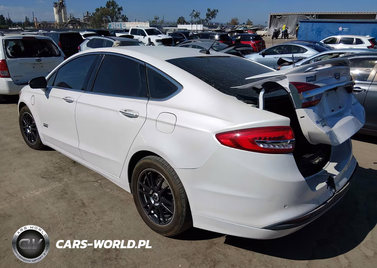 2018 Ford Fusion Energi Platinum-Titanium VIN:3FA6P0SU9JR186943 - 3