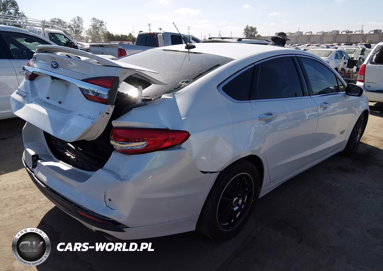 2018 Ford Fusion Energi Platinum-Titanium VIN:3FA6P0SU9JR186943 - 4
