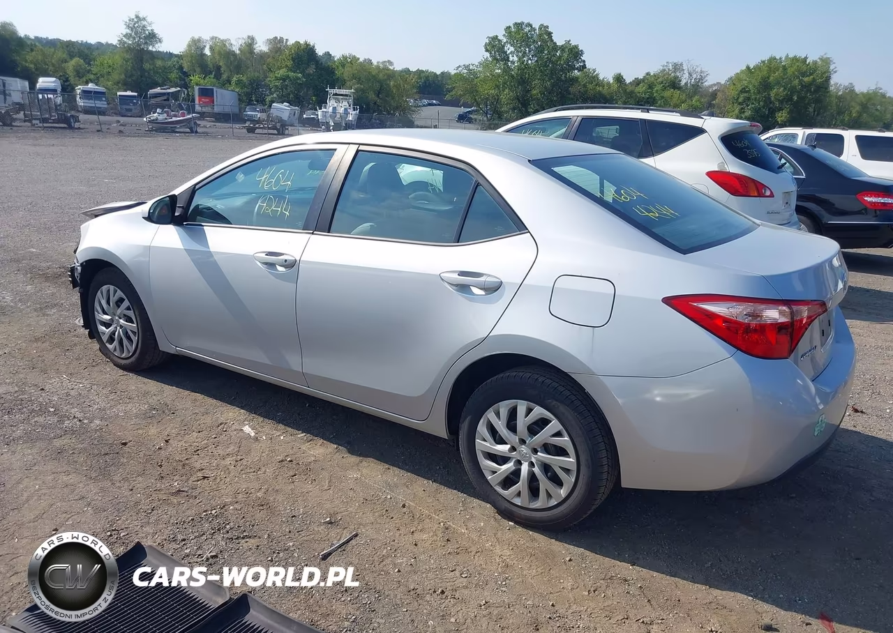2017 Toyota Corolla Le VIN:2T1BURHE9HC963613 - 3