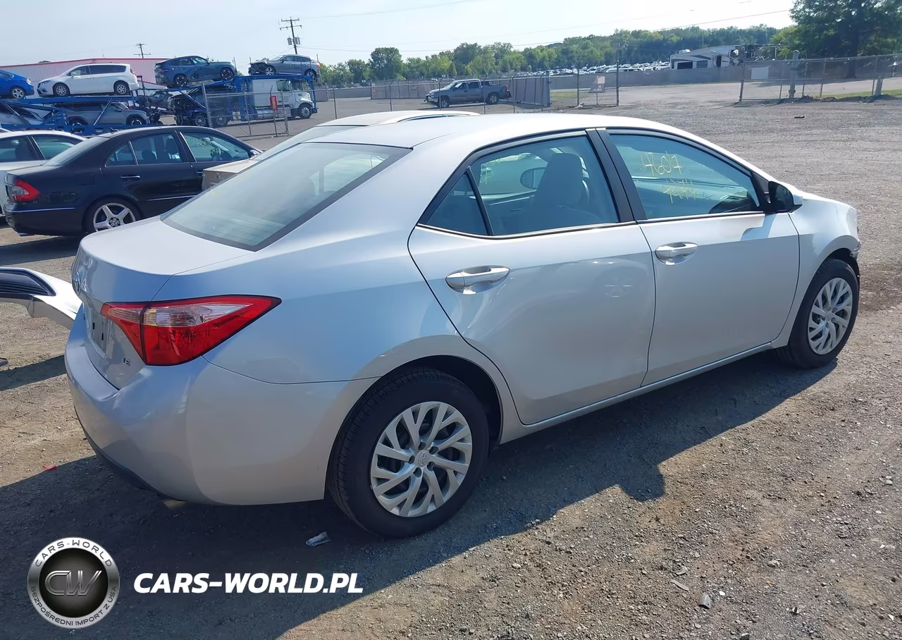 2017 Toyota Corolla Le VIN:2T1BURHE9HC963613 - 4