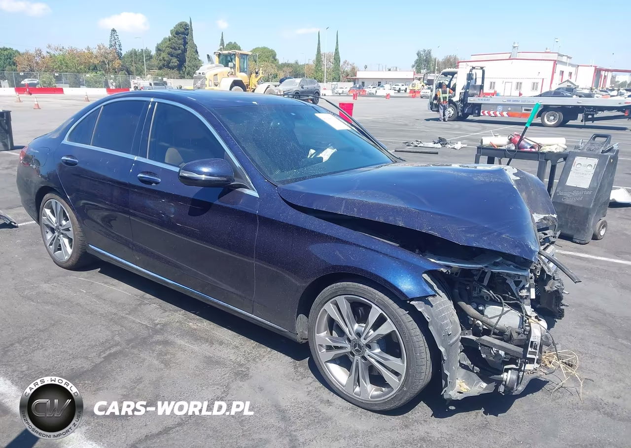 2018 Mercedes-Benz C 300 – zdjęcie 1 z 17