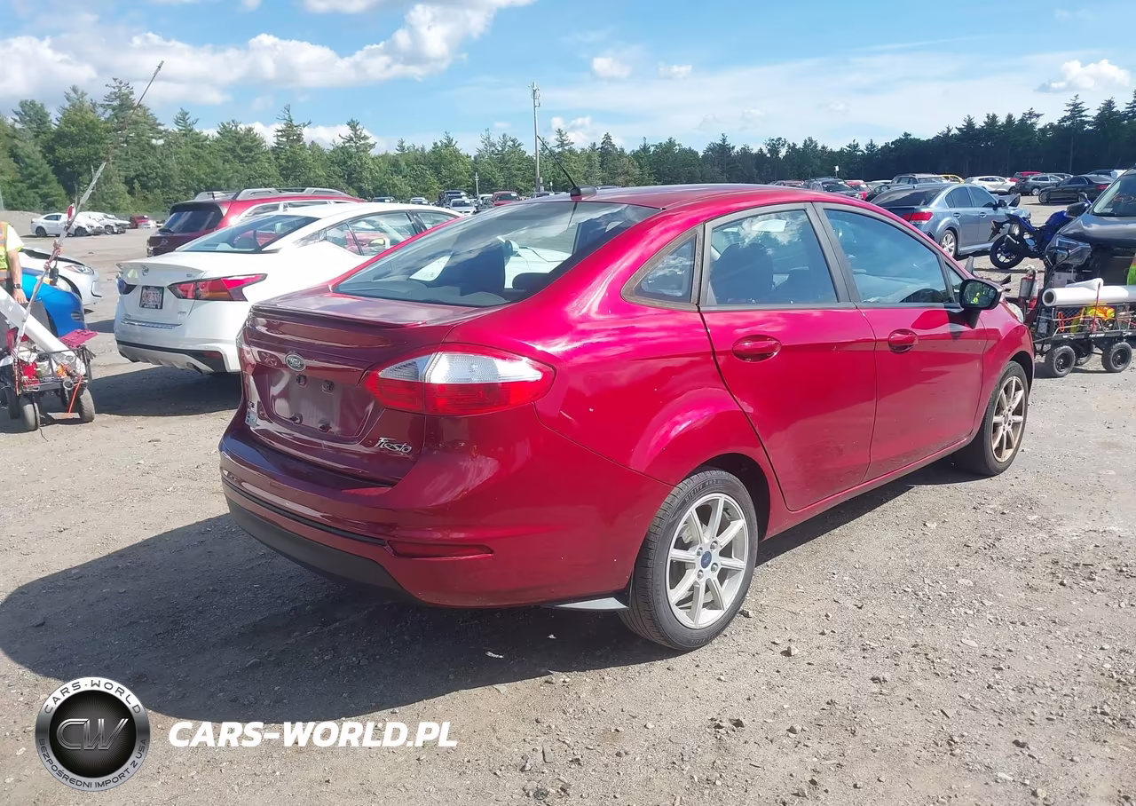2015 Ford Fiesta Se VIN:3FADP4BJ7FM196699 - 4