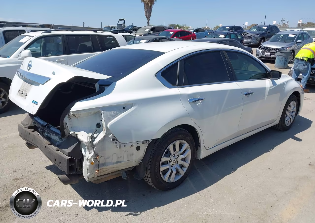 2014 Nissan Altima 2.5 S VIN:1N4AL3AP4EN208410 - 4