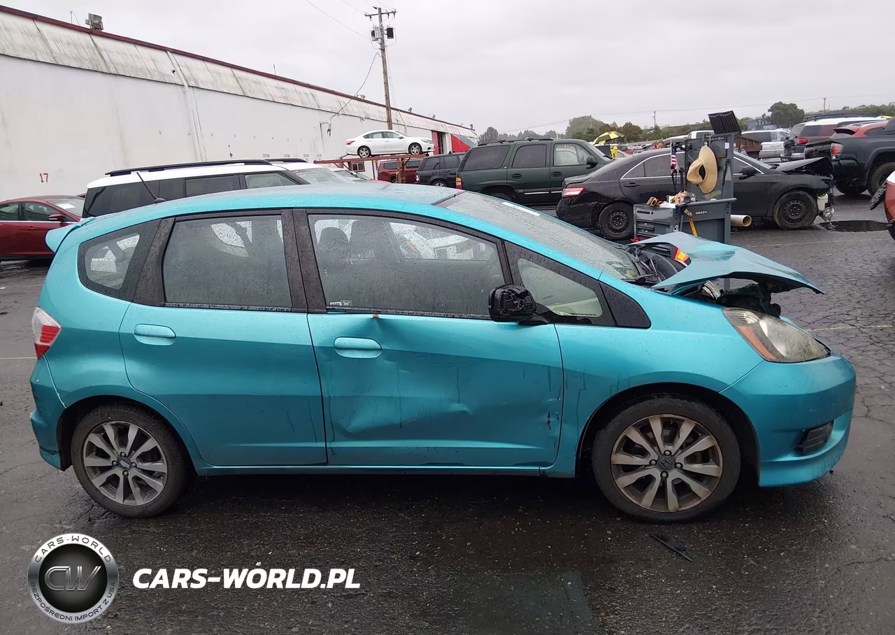 2013 Honda Fit Sport VIN:JHMGE8H58DC006985 - 13