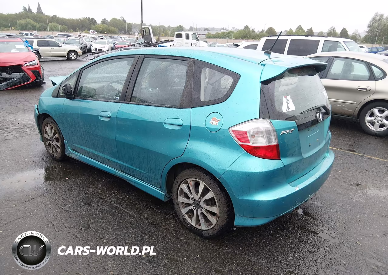 2013 Honda Fit Sport VIN:JHMGE8H58DC006985 - 3