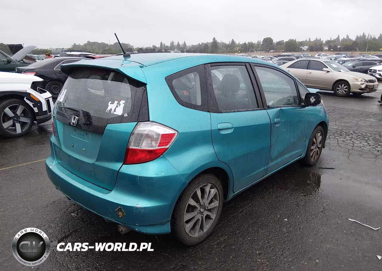2013 Honda Fit Sport VIN:JHMGE8H58DC006985 - 4