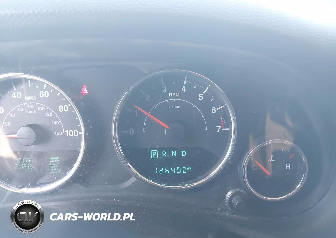 2015 Jeep Wrangler Unlimited Sahara VIN:1C4BJWEGXFL548853 - 15