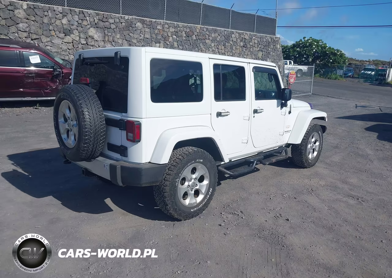 2015 Jeep Wrangler Unlimited Sahara VIN:1C4BJWEGXFL548853 - 4