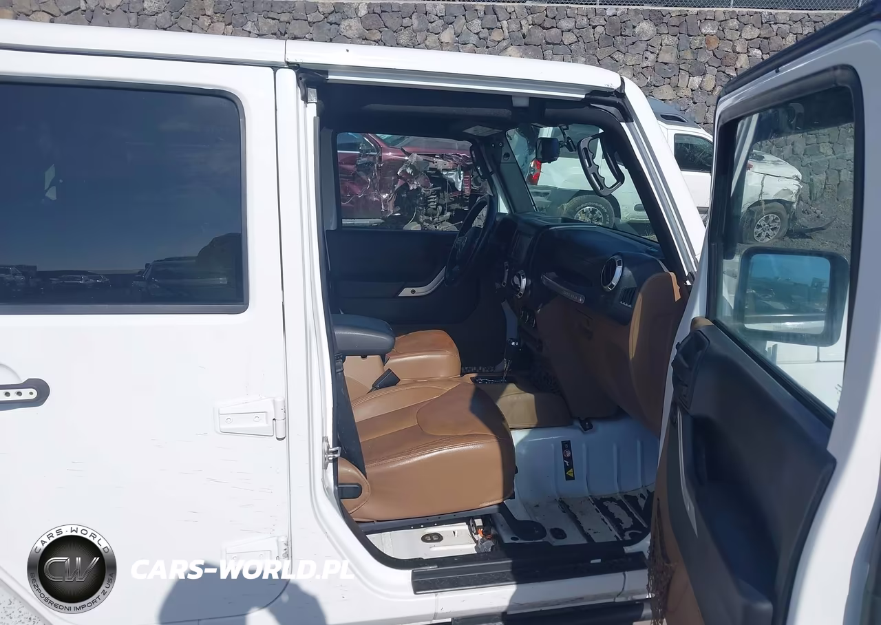 2015 Jeep Wrangler Unlimited Sahara VIN:1C4BJWEGXFL548853 - 5
