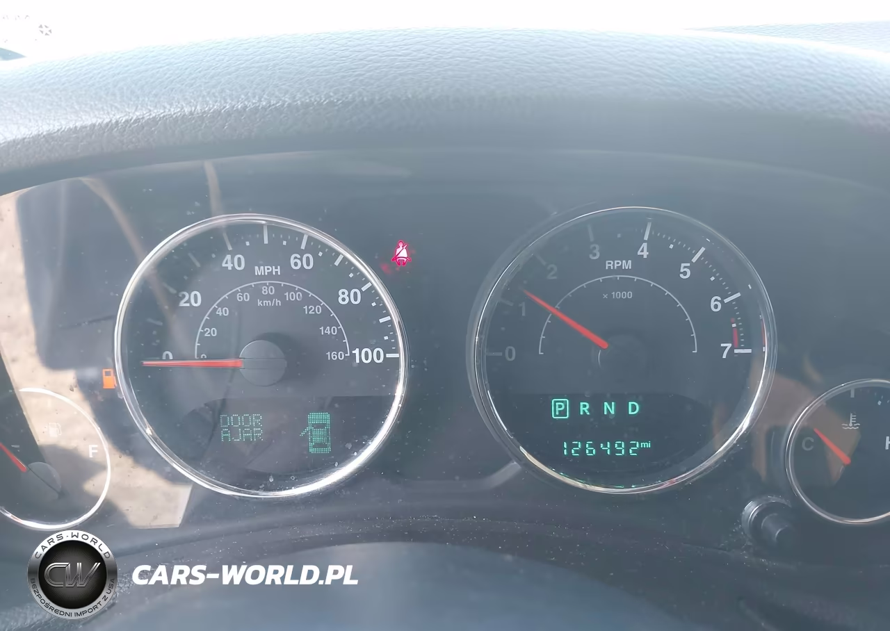 2015 Jeep Wrangler Unlimited Sahara VIN:1C4BJWEGXFL548853 - 7