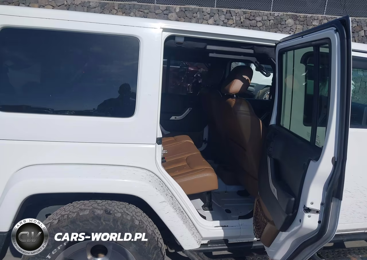 2015 Jeep Wrangler Unlimited Sahara VIN:1C4BJWEGXFL548853 - 8