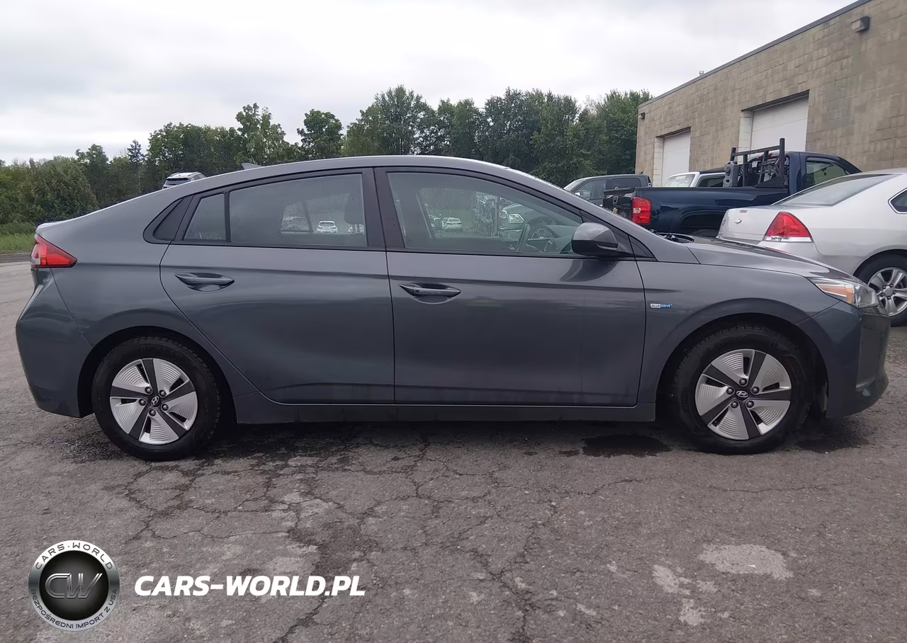 2018 Hyundai Ioniq Hybrid Blue VIN:KMHC65LC7JU100987 - 14