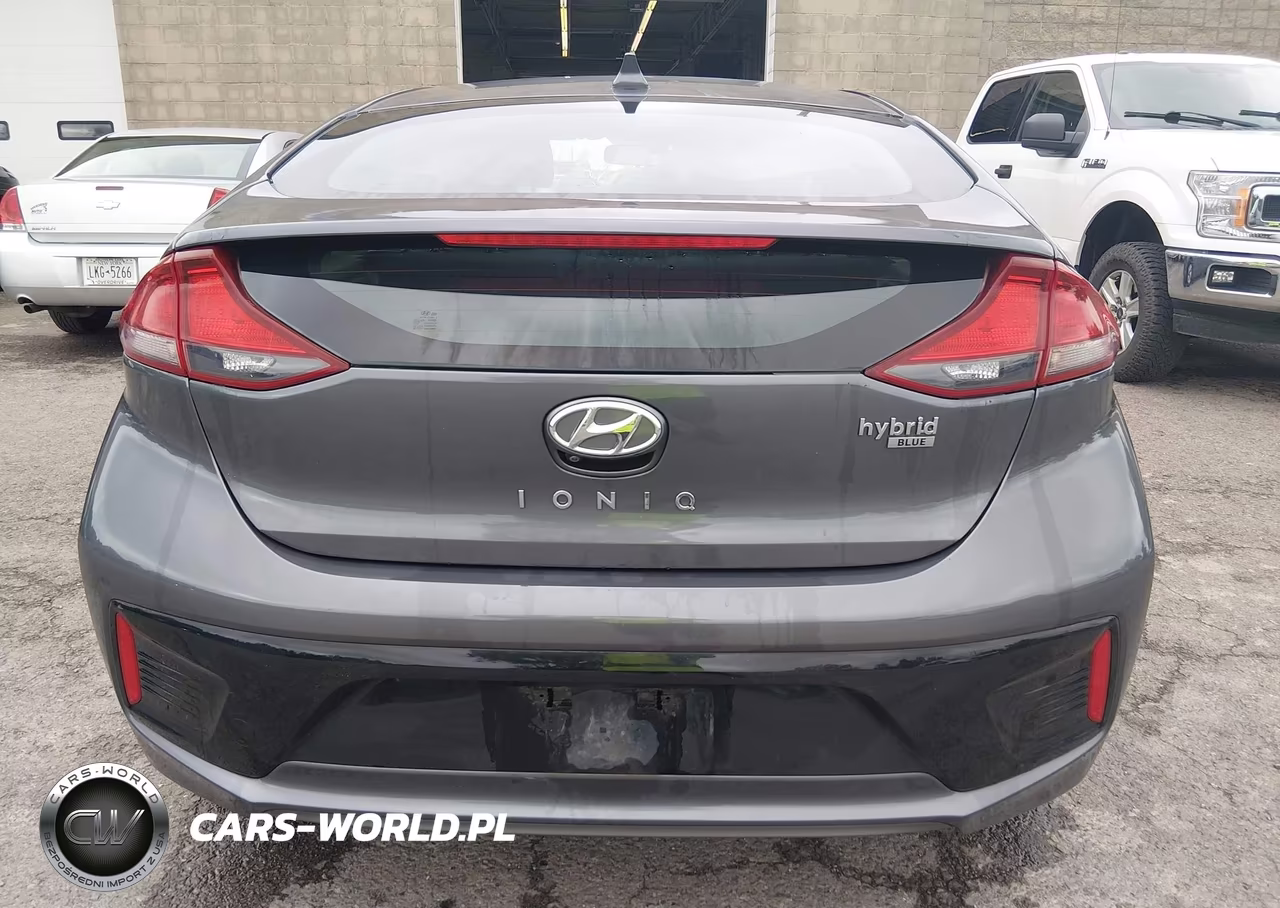 2018 Hyundai Ioniq Hybrid Blue VIN:KMHC65LC7JU100987 - 17