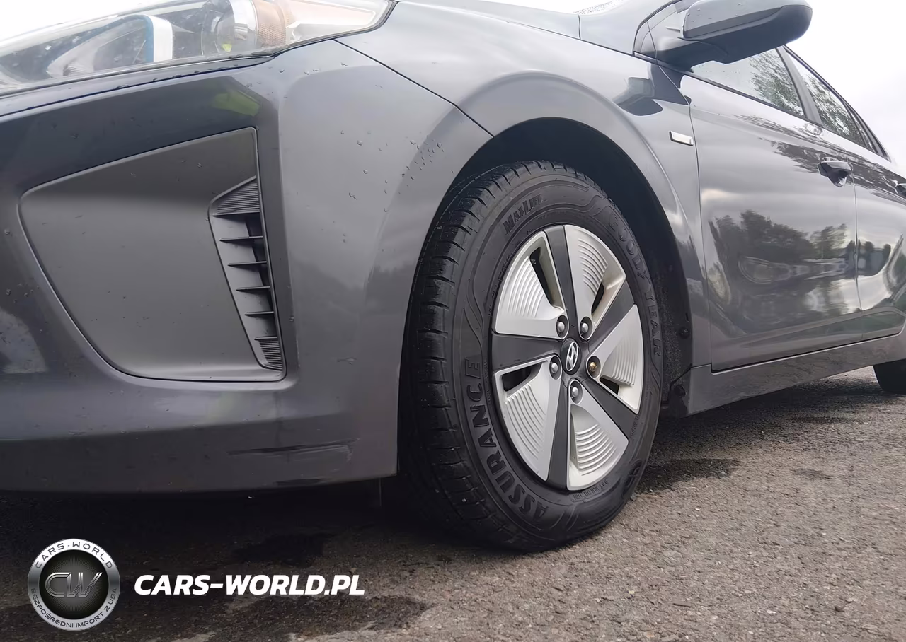 2018 Hyundai Ioniq Hybrid Blue VIN:KMHC65LC7JU100987 - 6