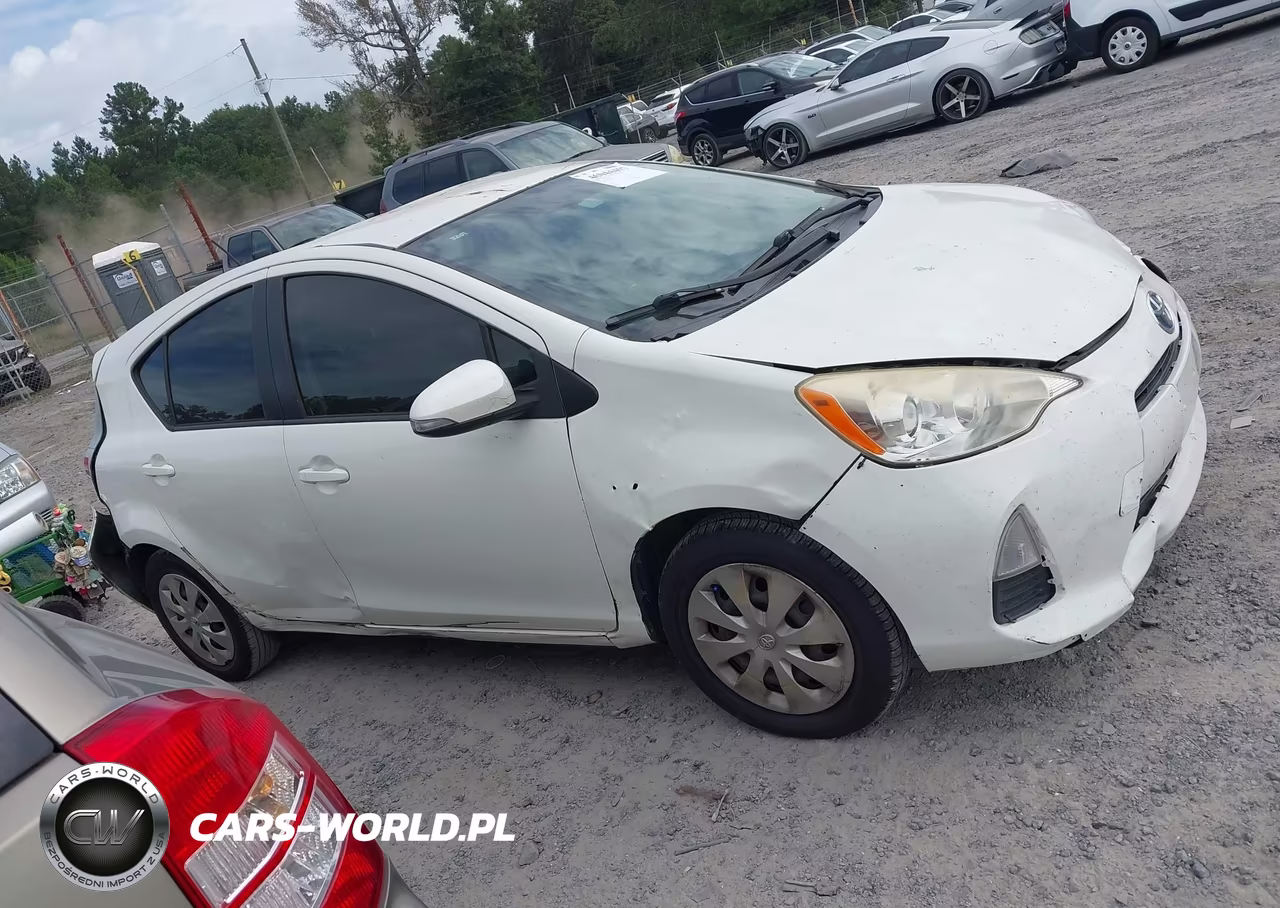 2014 Toyota Prius C Two VIN:JTDKDTB33E1079364 - 13