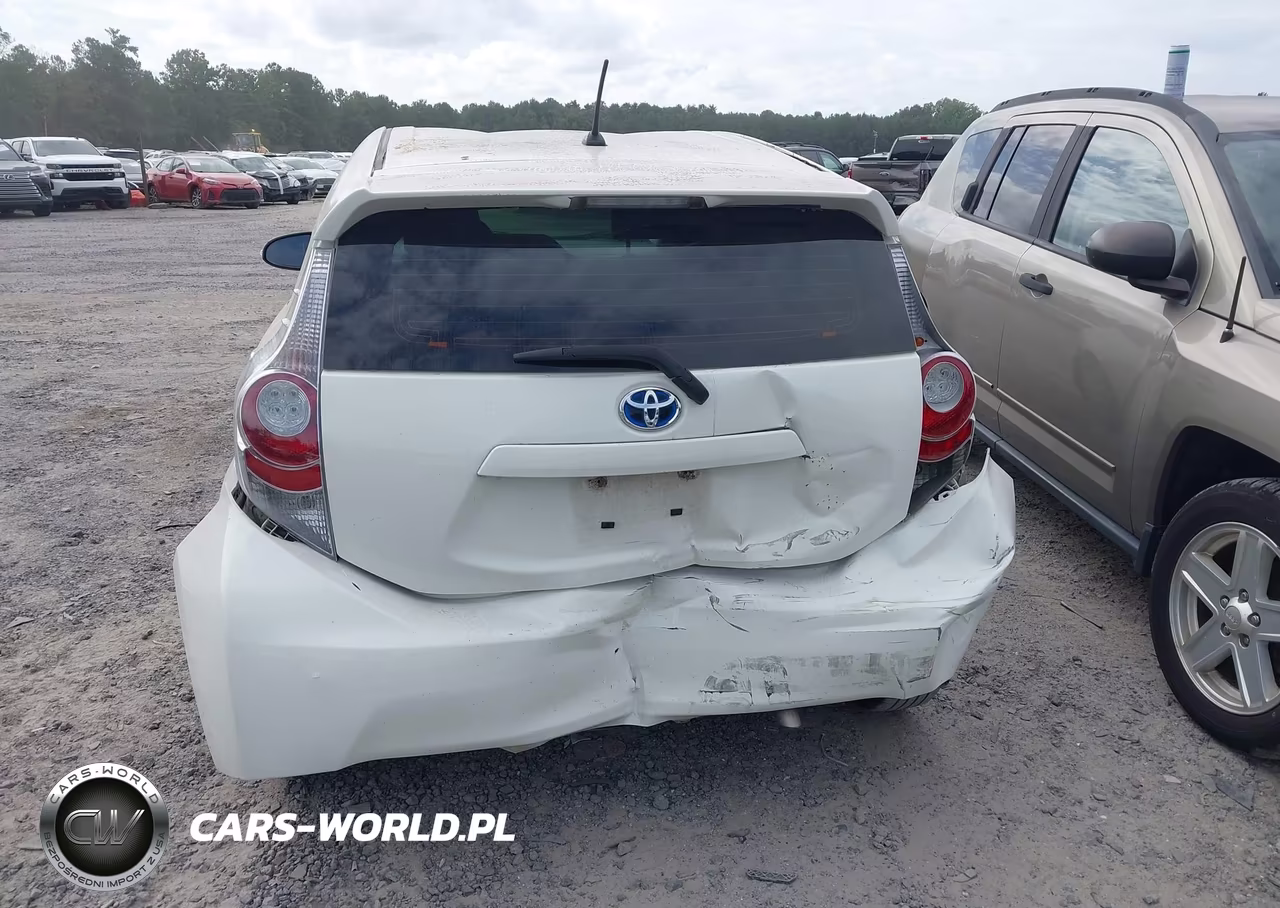 2014 Toyota Prius C Two VIN:JTDKDTB33E1079364 - 16