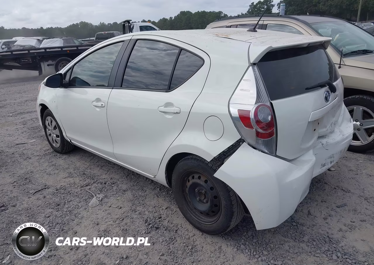 2014 Toyota Prius C Two VIN:JTDKDTB33E1079364 - 3