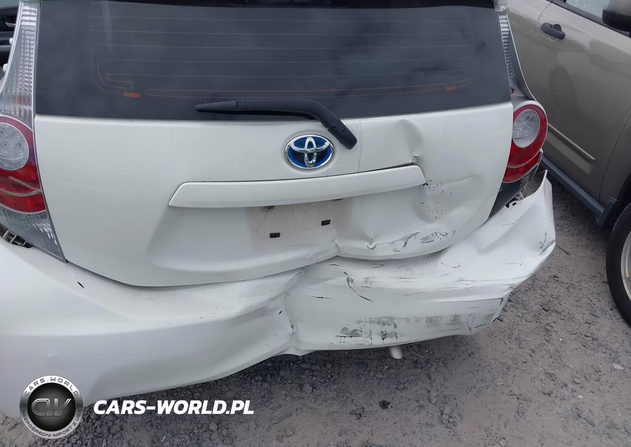 2014 Toyota Prius C Two VIN:JTDKDTB33E1079364 - 6