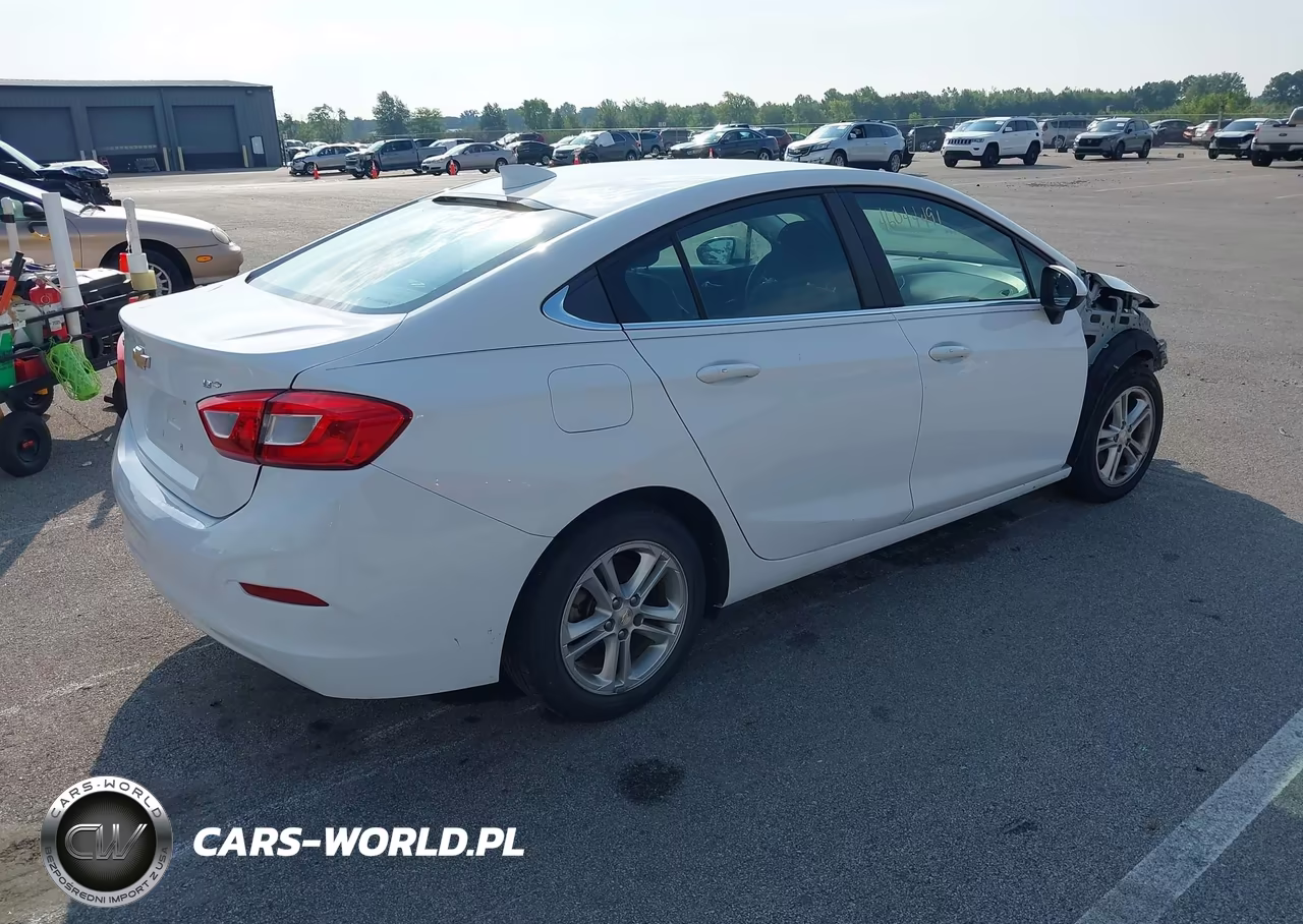 2018 Chevrolet Cruze Lt Auto VIN:1G1BE5SM9J7111803 - 4