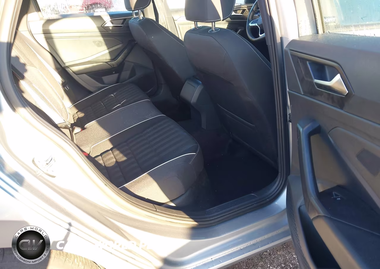2024 Volkswagen Jetta 1.5T Sport VIN:3VWBM7BU2RM063680 - 8