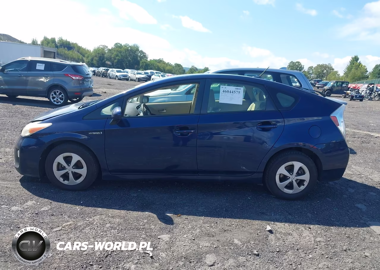 2013 Toyota Prius Three VIN:JTDKN3DU2D1685563 - 14
