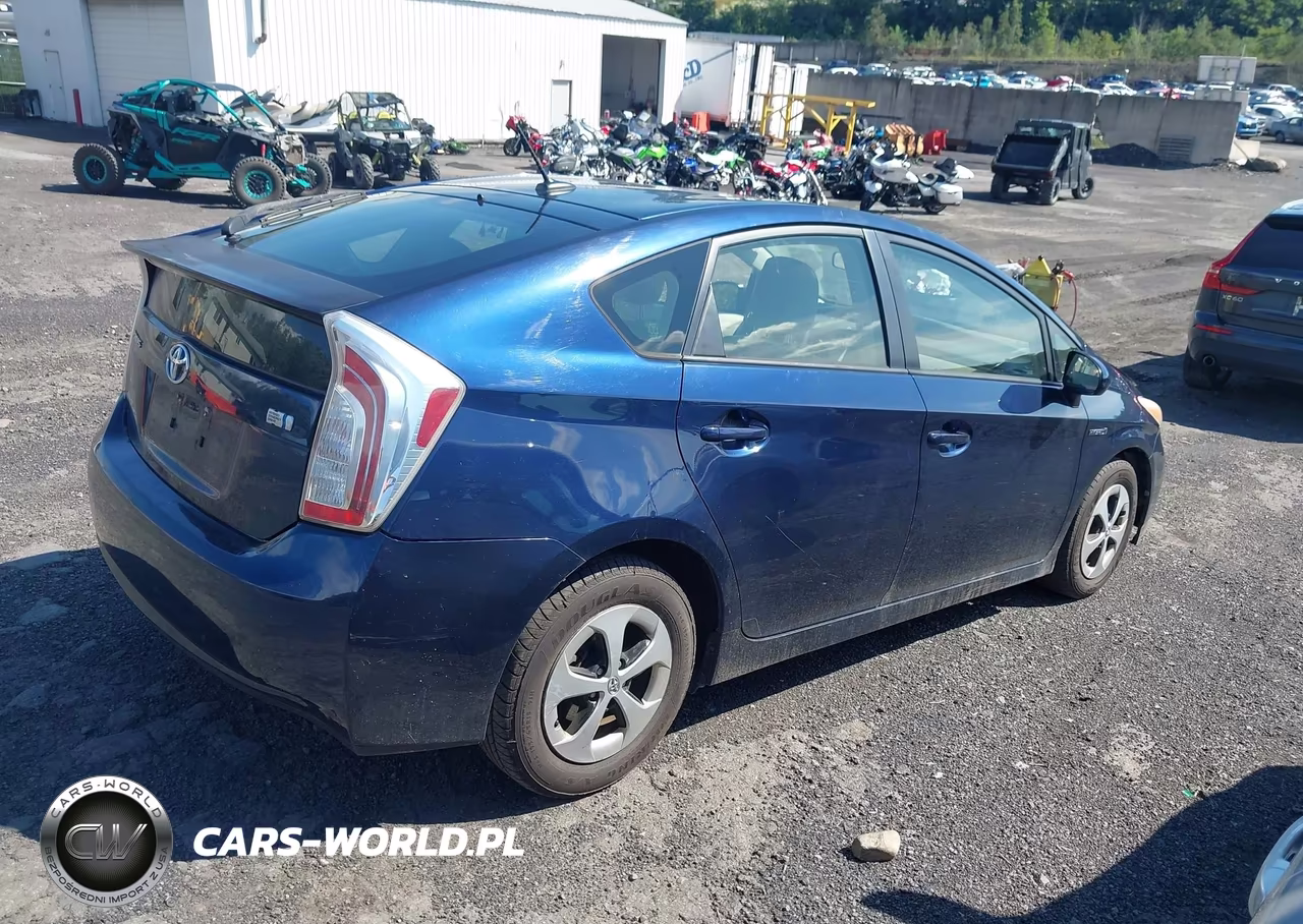 2013 Toyota Prius Three VIN:JTDKN3DU2D1685563 - 4